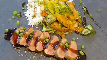 Magret de canard, sauce teriyaki, légumes de saison et riz à la cardamome
