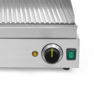 Plancha grill &eacute;lectrique acier chrom&eacute; 1/2 lisse et 1/2 rainur&eacute;e 2400W Profil Line - Hendi