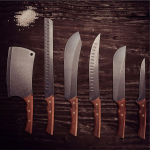 Couteau &agrave; viande droit manche bois lame noire Black Churrasco - Tramontina