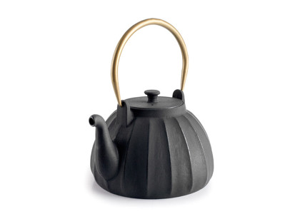 Théière en fonte Ibili modèle Yunnan couleur noire, anse couleur or, filtre amovible, contenance 1L