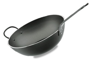 image cuire le riz avec une sauteuse, une poêle ou un wok